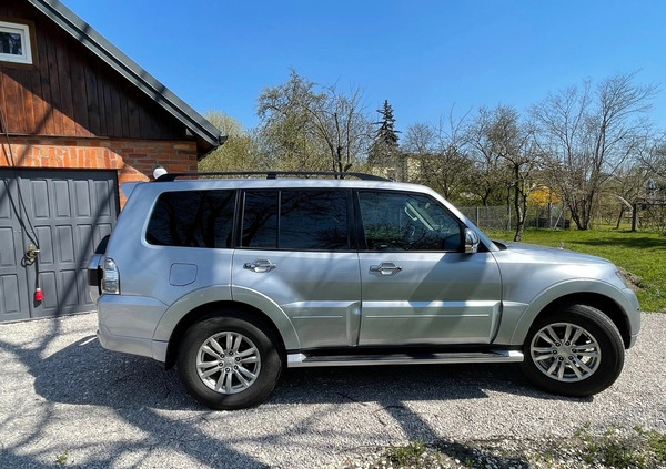 Mitsubishi Pajero cena 132000 przebieg: 107000, rok produkcji 2018 z Kraków małe 277